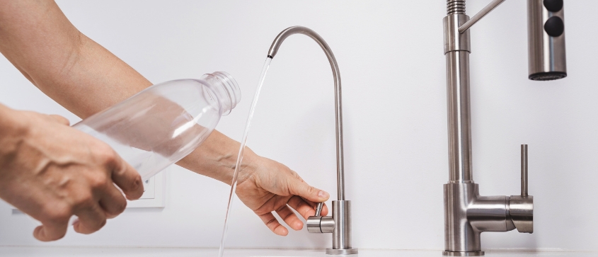 Comment filtrer l'eau du robinet de chez soi ?